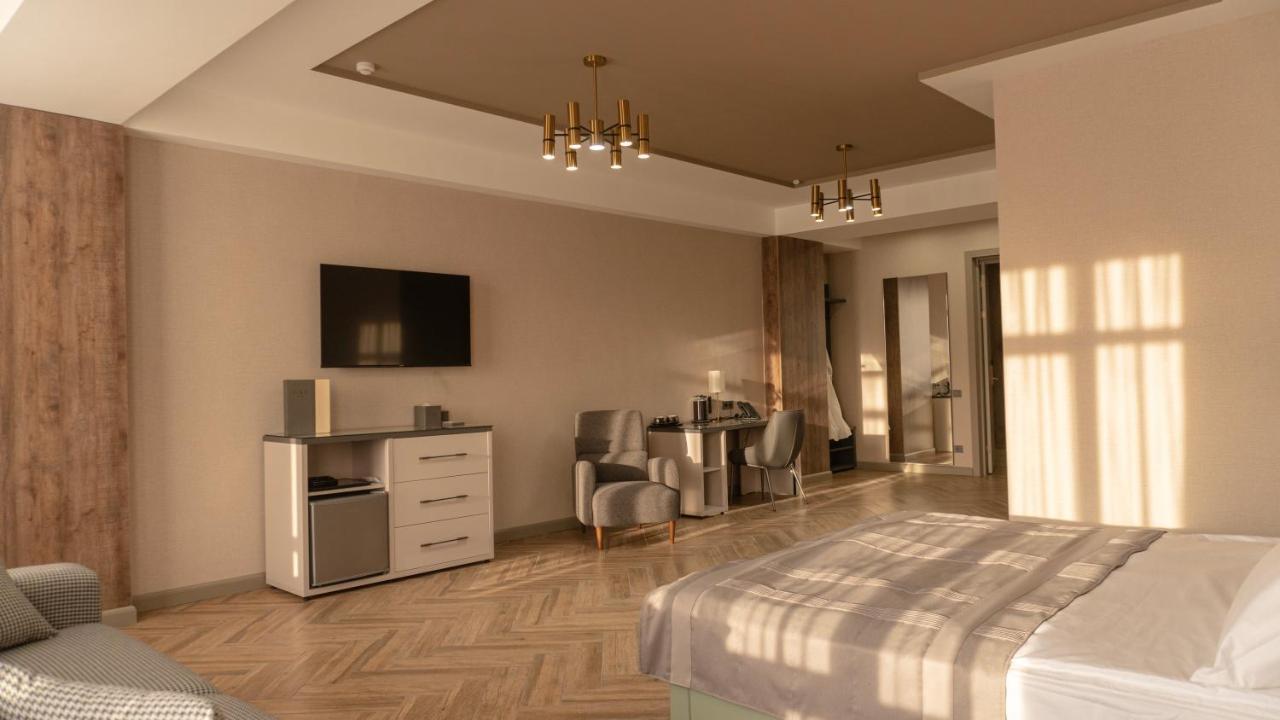 Five Hotel Bisjkek Eksteriør billede