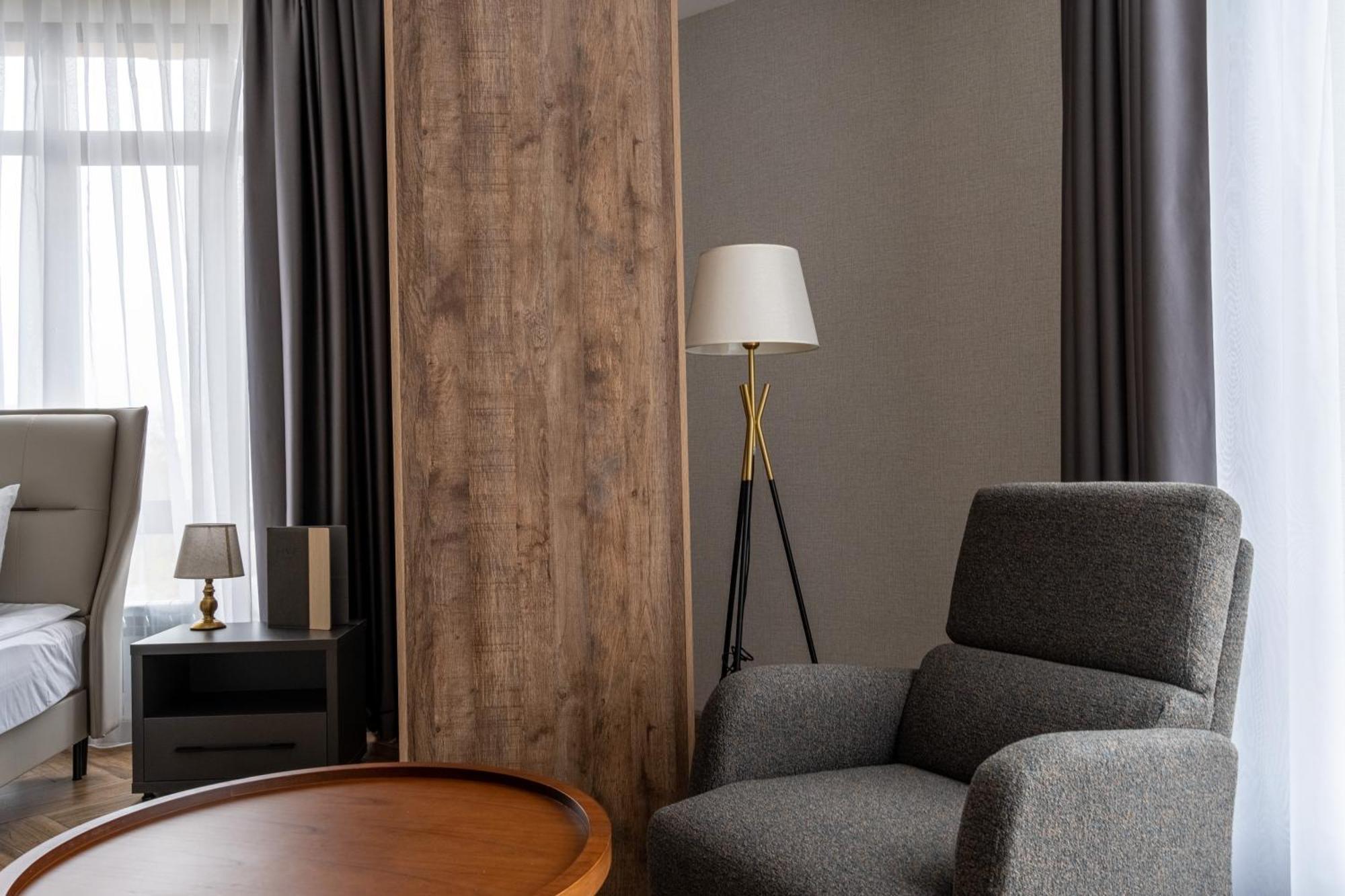 Five Hotel Bisjkek Eksteriør billede