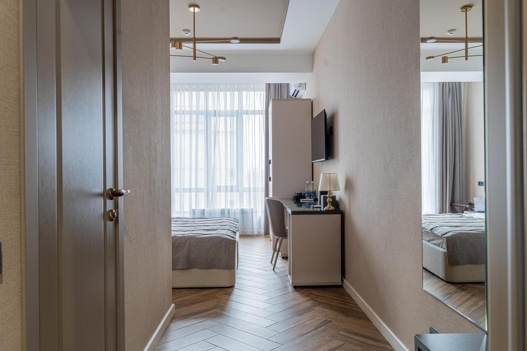 Five Hotel Bisjkek Eksteriør billede